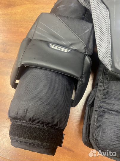 Нагрудник хоккейного вратаря Bauer Elite M/SR