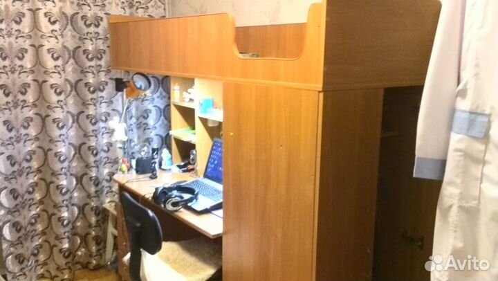 Детская кровать, стол, шкаф. Три в одном