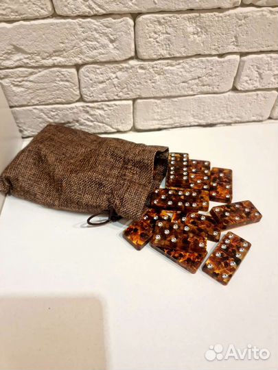 Домино янтарное