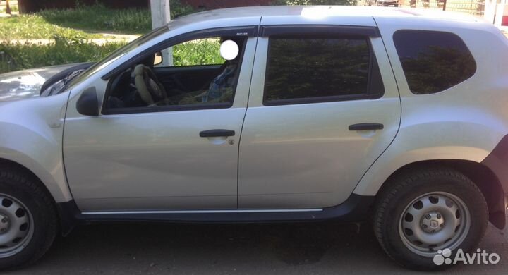 Дефлектор двери Renault Duster 2011