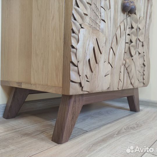 Шкафчик из массива дуба