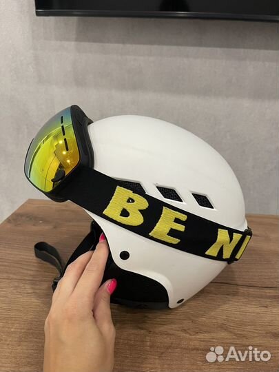 Горнолыжный шлем с очками