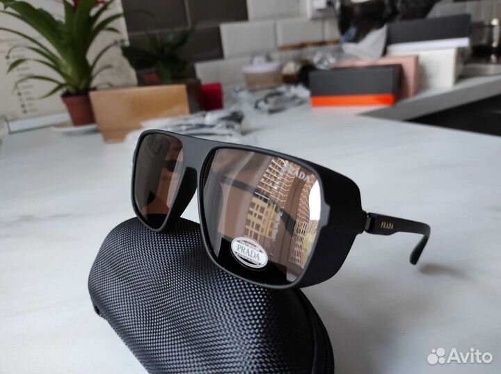 Солнцезащитные очки мужские Prada