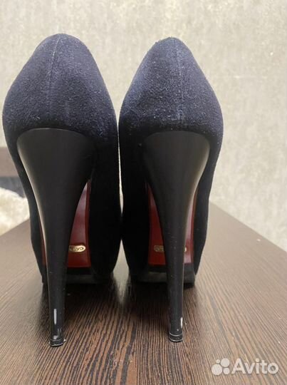 Женская одежда и обувь