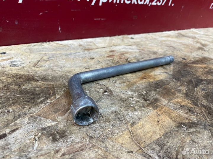 Ключ балонный LADA Vesta