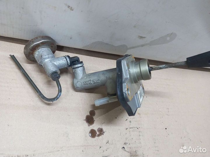 Главный цилиндр сцепления Киа Соренто 2