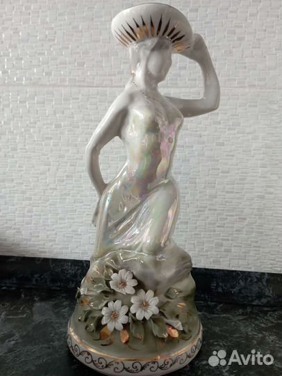 Статуэтка Красивая Барышня с цветами В. Еременко