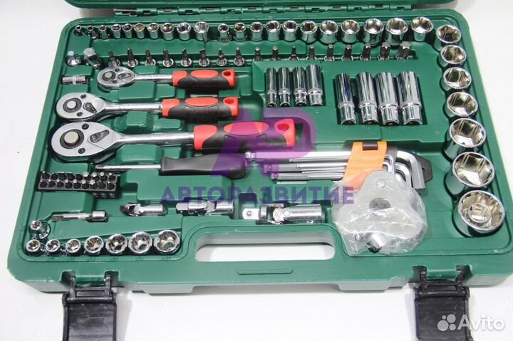 Набор инструментов в кейсе 121 предмет в гараж