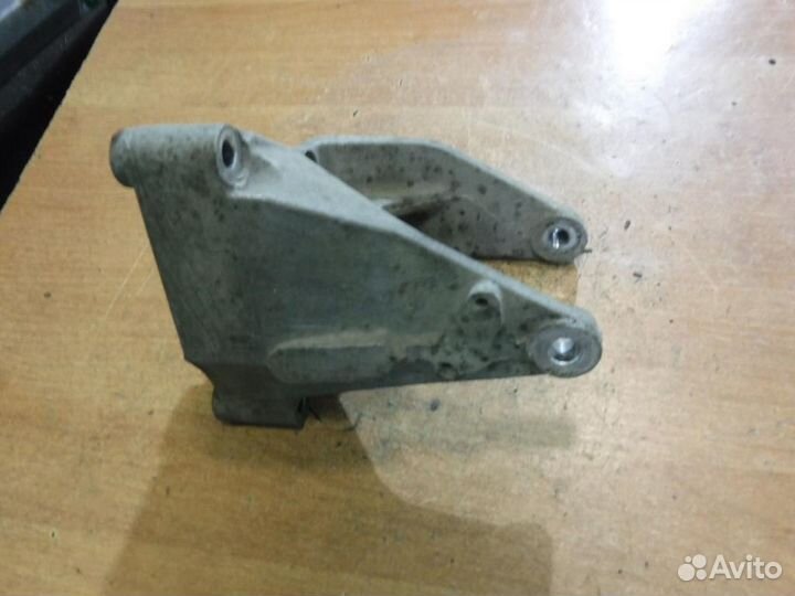 Кронштейн опоры двигателя Acura MDX