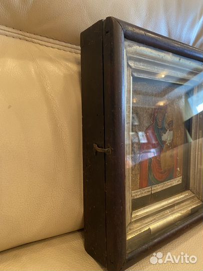 Икона Черниговской Богородицы в киоте