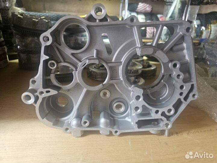 Правый корпус картера YX-140 Нижний Эл. стартер