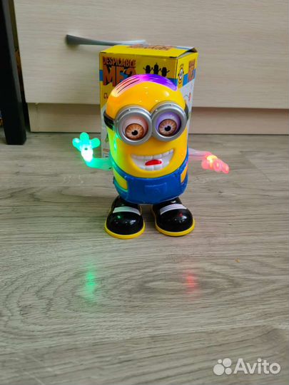 Танцующий миньон, игрушка