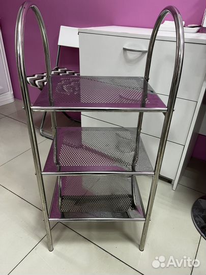 Две тележки косметологические