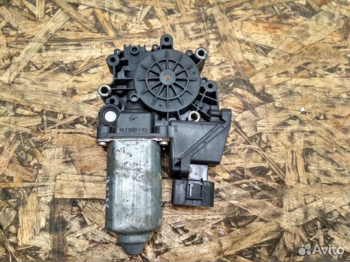 Мотор стеклоподъемника передний левый Audi A6 C5