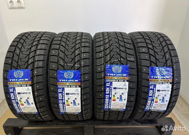 Tri Ace Snow White II 225/40 R18 39H