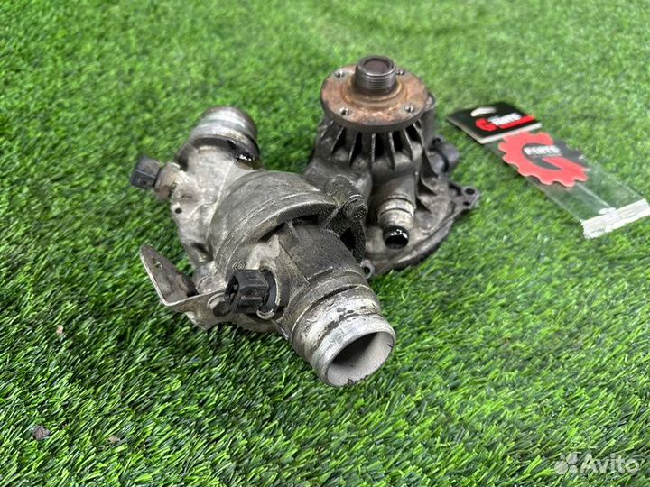 Помпа Bmw 7 E66 N62B44 2002