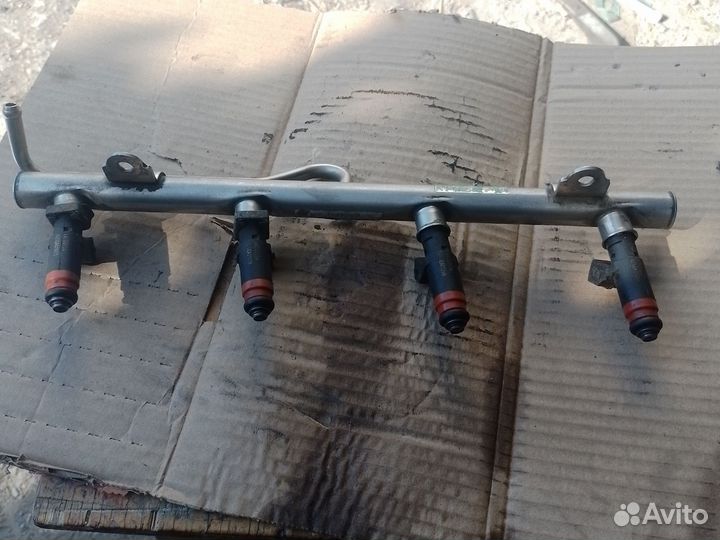 Топливная рампа с форсунками Chery amulet a15 88л