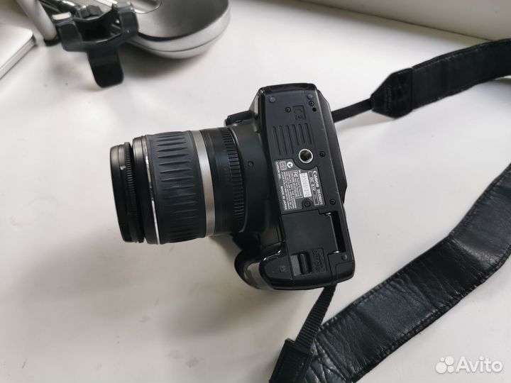Зеркальный фотоаппарат Canon 350D