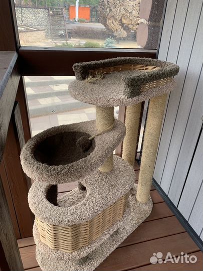 Домик для кошки с когтеточкой бу