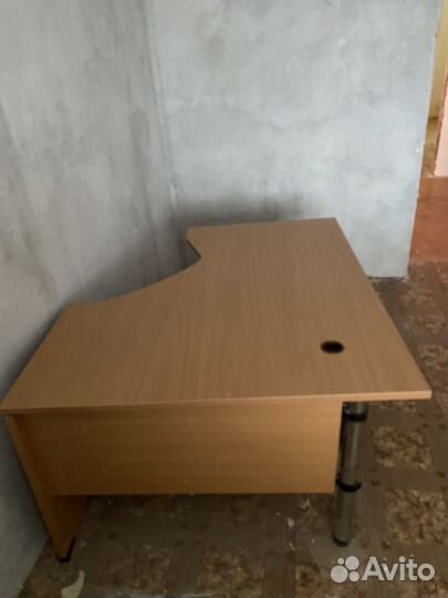 Стол офисный с тумбой