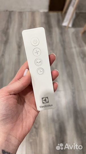 Вентилятор напольный electrolux eff - 1002i белый