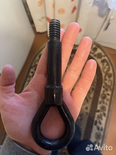 Буксировочный крюк