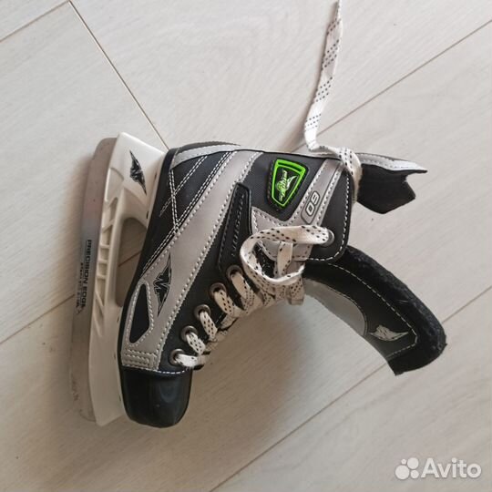 Хоккейные коньки