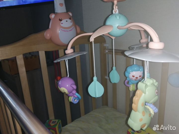 Музыкальный мобиль на кроватку