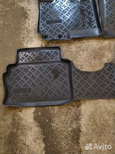 Автомобильные коврики бу резиновые