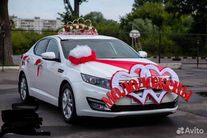 Красивый комплект свадебных украшений на машину