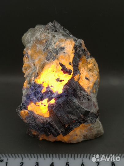 Гакманит (содалит), виллиомит. Хибины