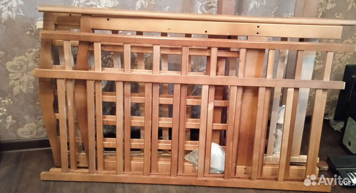 Детская кроватка