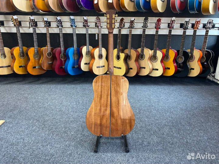 Гитара полностью из массива