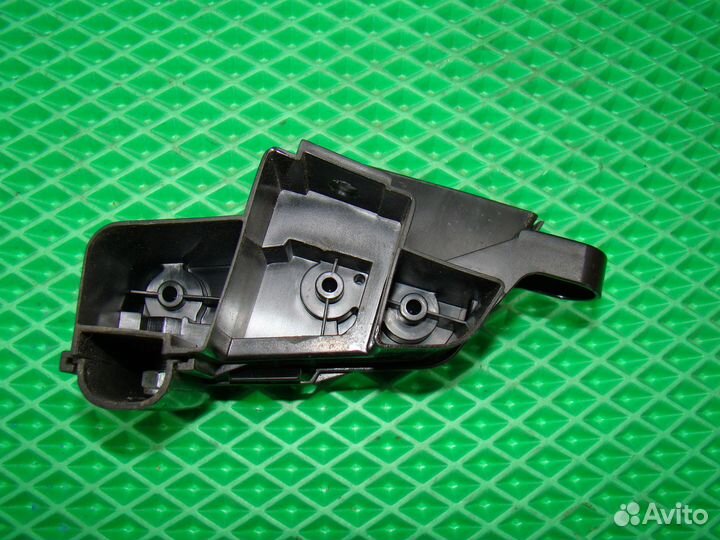 Крышка плюсовой клеммы акб BMW 7 E65 бмв 7 Е65 Е66