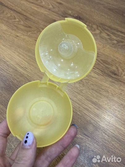 Новые Накладки на грудь medela