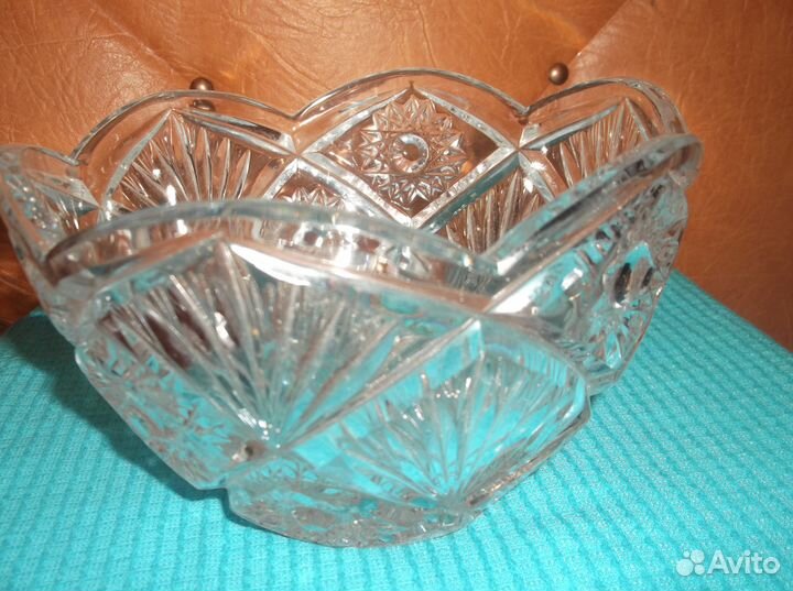 Продаю вазу хрустальную большую
