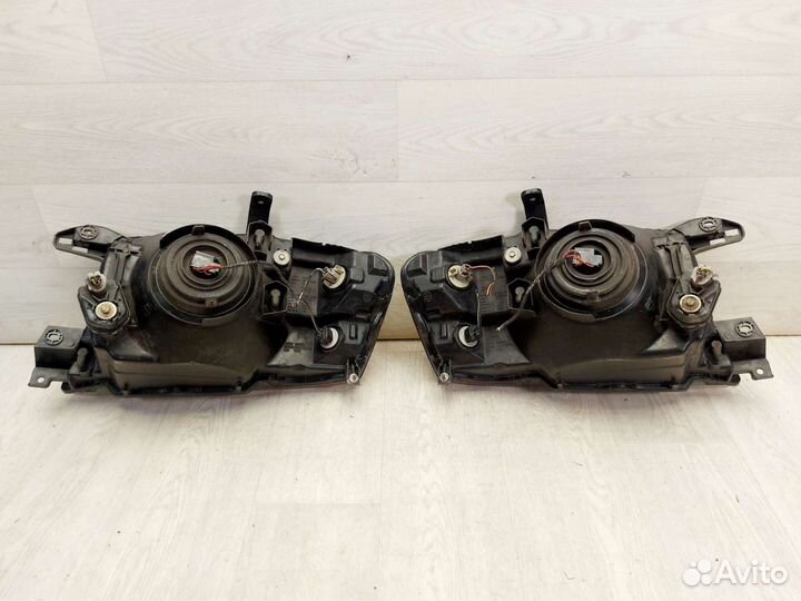 Фары Mitsubishi Pajero 1999-2006 Комплект