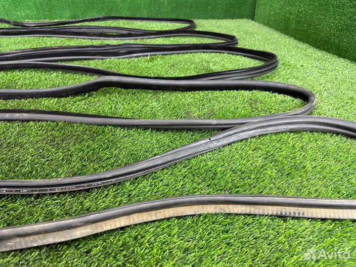 Уплотнительная резинка боковой двери Bmw X5 E70