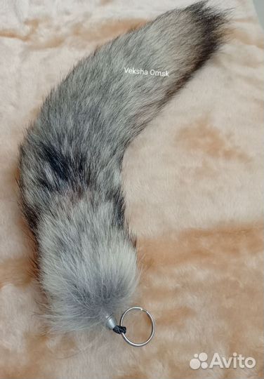 Брелок(хвостик) из меха волка
