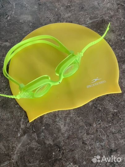 Шапочка и очки для плавания