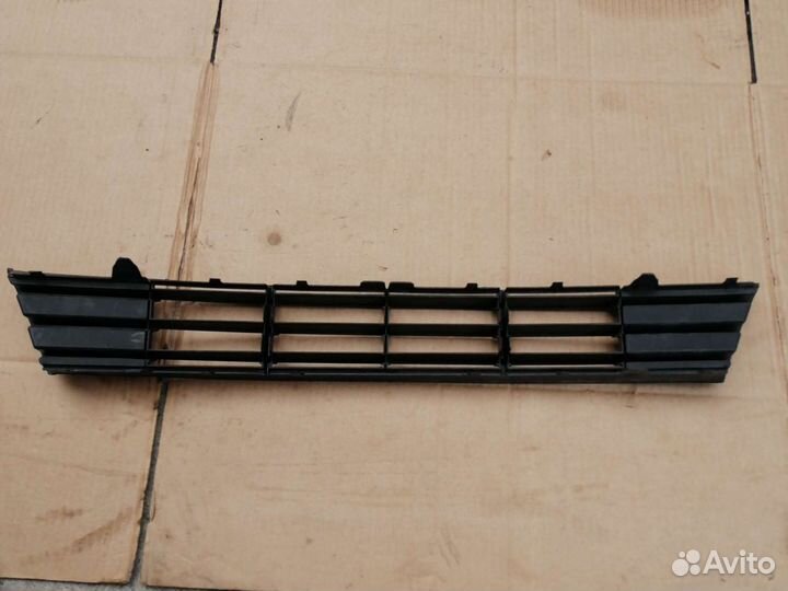 Решетка переднего бампера низ BMW 5-series F10