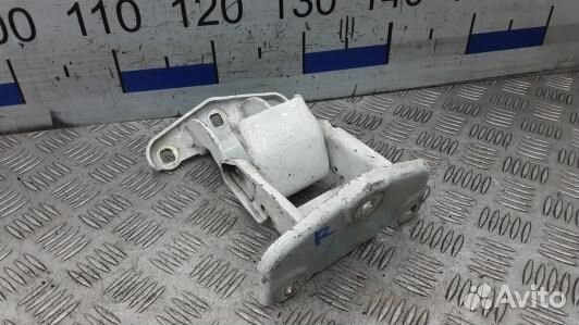 Петля двери распашной правой opel vivaro (FBE21R90