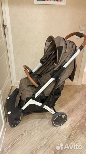 Коляска Yoya Plus сладывается чемоданчиком