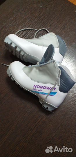 Лыжные ботинки