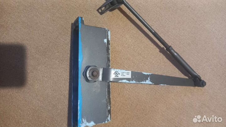 Довотчик для двери