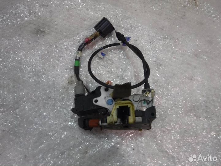 Замок двери передней правой