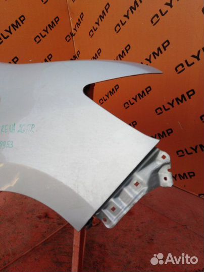 Крыло переднее правое Nissan Serena C26 MR20