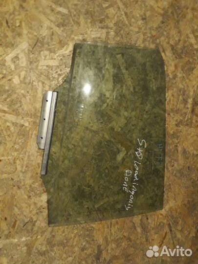 Стекло заднее правое Toyota Auris E150 1ZR 2009