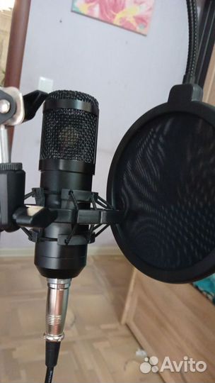 Студийный микрофон