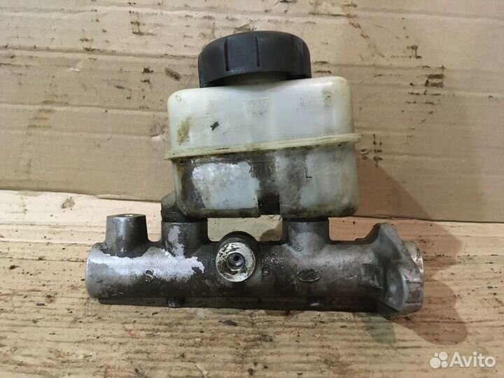 Цилиндр главный тормозной Kia Magentis 1